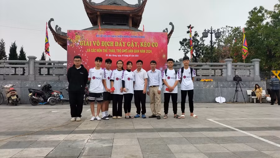 Học sinh tham gia những hoạt động thể thao tại lễ hội xuân dịp Tết. Học sinh tham gia những hoạt động thể thao tại lễ hội xuân dịp Tết.