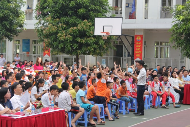 Quận Cầu Giấy tuyên truyền, hướng dẫn học sinh kĩ năng phòng chống đuối nước, tham gia tập luyện môn bơi. Quận Cầu Giấy tuyên truyền, hướng dẫn học sinh kĩ năng phòng chống đuối nước, tham gia tập luyện môn bơi.