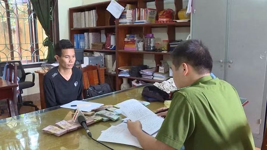 Đối tượng Nguyễn Thành Nam tại cơ quan công an.