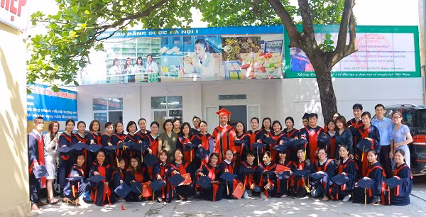 Sinh viên tốt nghiệp sau khi theo học tại Trường Cao đẳng Dược Hà Nội I. Sinh viên tốt nghiệp sau khi theo học tại Trường Cao đẳng Dược Hà Nội I.