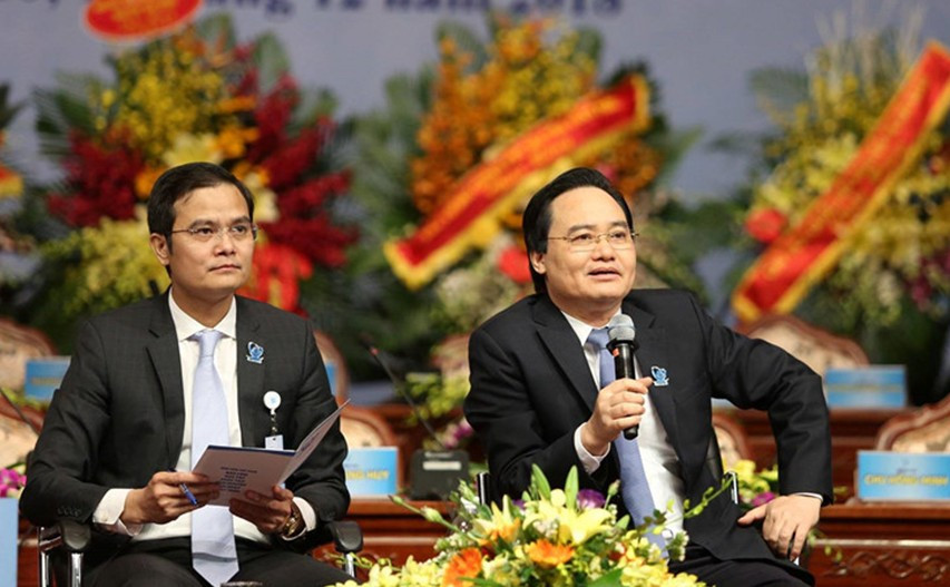 Bộ trưởng Phùng Xuân Nhạ và Chủ tịch Hội Sinh viên Việt Nam Bùi Quang Huy tại buổi đối thoại. Bộ trưởng Phùng Xuân Nhạ và Chủ tịch Hội Sinh viên Việt Nam Bùi Quang Huy tại buổi đối thoại.