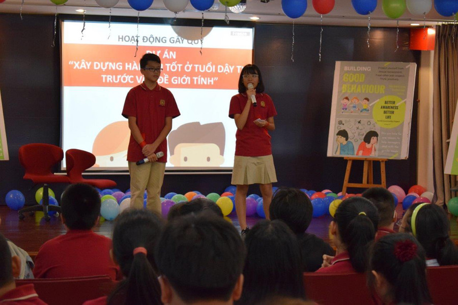 Các em HS đang trình bày về đề tài “Xây dựng hành vi tốt đối với vấn đề giới tính của tuổi dậy thì” Các em HS đang trình bày về đề tài “Xây dựng hành vi tốt đối với vấn đề giới tính của tuổi dậy thì”