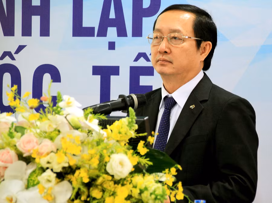 PGS.TS Huỳnh Thành Đạt – Phó Giám đốc Thường trực ĐHQG TPHCM - phát biểu tại buổi lễ