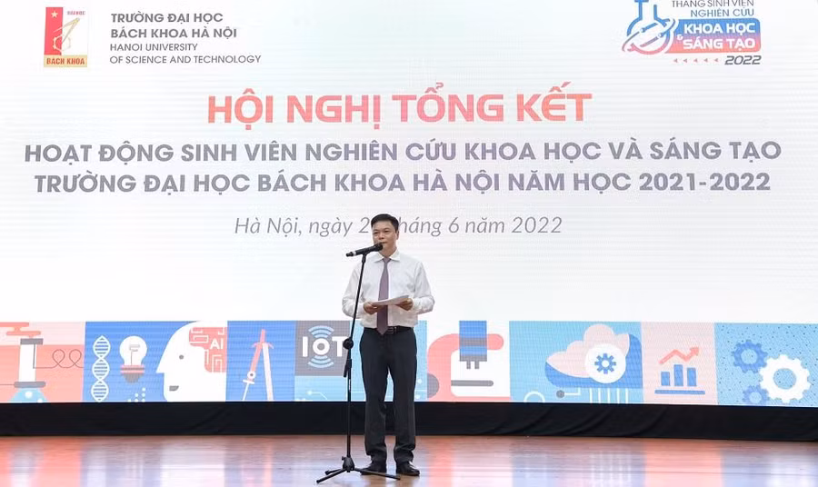 PGS Nguyễn Phong Điền đã phát động Cuộc thi Sáng tạo trẻ 2022 có chủ đề “Smart up for life”.