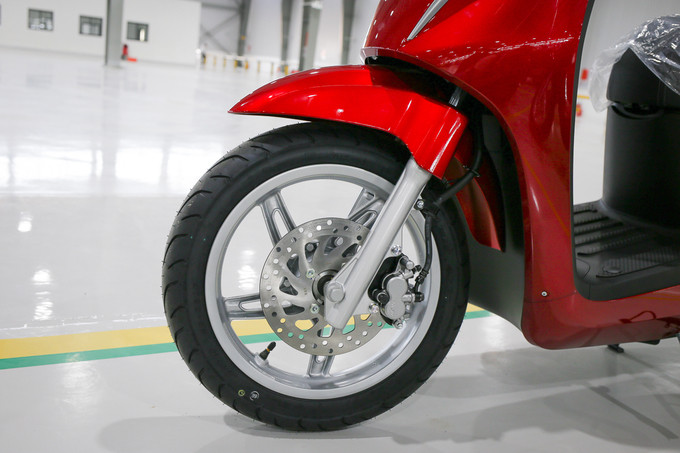 Xe máy VinFast của Việt Nam đẹp ngang ngửa Vespa ảnh 10 Thiết kế Italy của cặp đôi xe máy VinFast