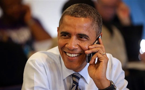 Tổng thống Obama đã từ bỏ những chiếc BlackBerry quen thuộc để sử dụng Android. Ảnh: Usingcellphone.