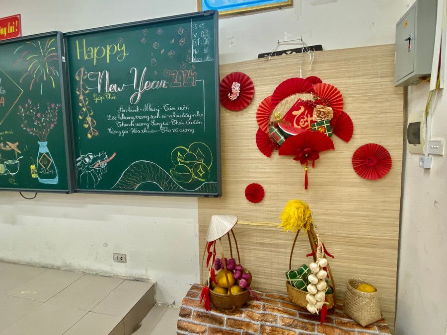 Những góc trang trí Tết được các thầy cô chuẩn bị kỹ càng để học trò cảm nhận được không khí năm mới. Ảnh Ngô Chuyên. Những góc trang trí Tết được các thầy cô chuẩn bị kỹ càng để học trò cảm nhận được không khí năm mới. Ảnh Ngô Chuyên.