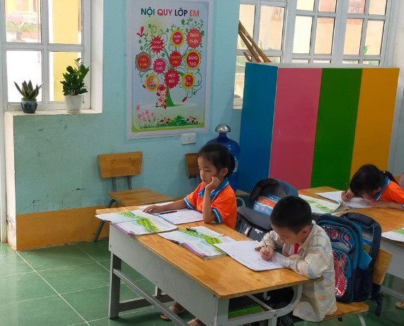 Khi được đầu tư cơ sở vật chất, thầy và trò Trường Phổ thông DTBT TH & THCS Liên Hội có điều kiện phát triển năng lực, sáng tạo. Khi được đầu tư cơ sở vật chất, thầy và trò Trường Phổ thông DTBT TH & THCS Liên Hội có điều kiện phát triển năng lực, sáng tạo.