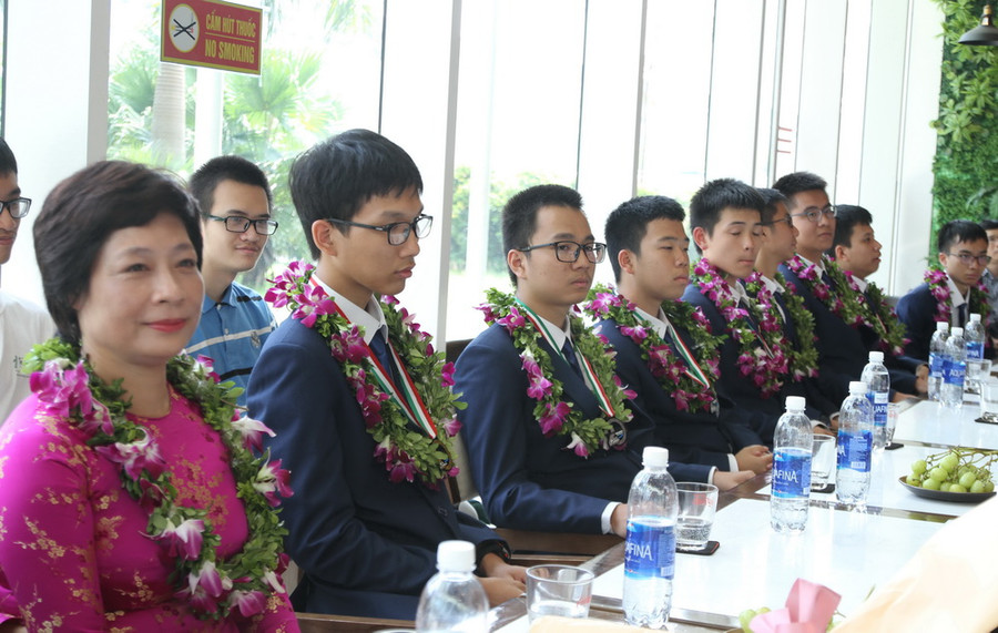Các thành viên của đội tuyển Việt Nam Các thành viên của đội tuyển Việt Nam