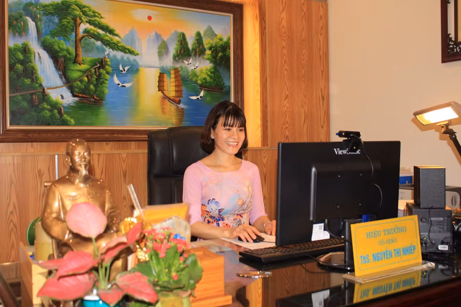 Cô Nguyễn Thị Nhiếp - Hiệu trưởng trường THPT Yên Hòa chia sẻ với Báo GD&TĐ.
