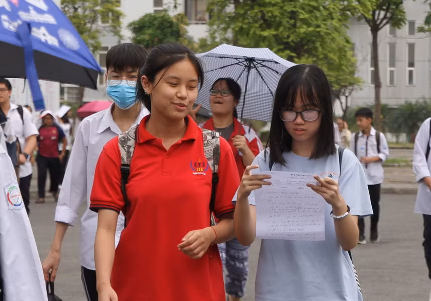 Thi vào lớp 10 Hà Nội: 5 thí sinh bị đình chỉ trong ngày đầu 