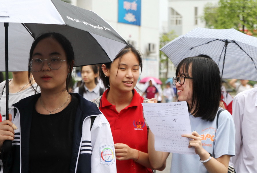 Thi lớp 10 Hà Nội: Nhiều thí sinh tự tin đạt điểm tuyệt đối môn Văn