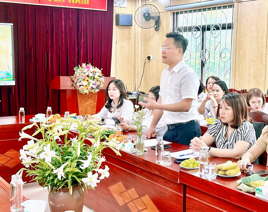 TS. Lê Đức Thuận - Trưởng phòng GD&amp;ĐT quận Ba Đình chia sẻ tại buổi gặp mặt.