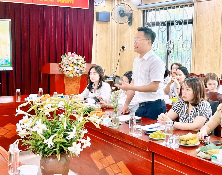 TS. Lê Đức Thuận - Trưởng phòng GD&amp;ĐT quận Ba Đình chia sẻ tại buổi gặp mặt.