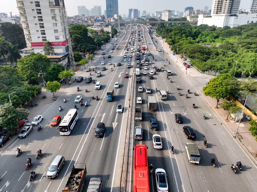 Lưu lượng phương tiện tham gia giao thông trên tuyến đường cửa ngõ TP Hà Nội.