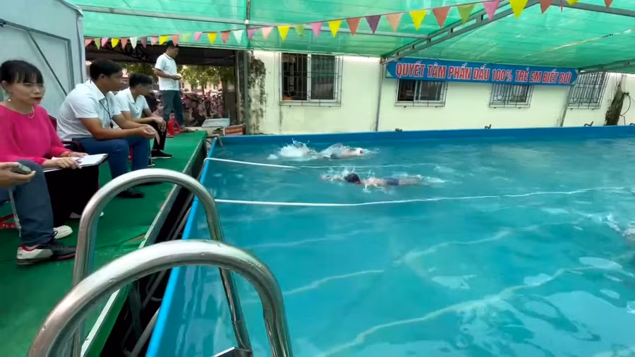 Ban Giám khảo đánh giá cao chất lượng, thành tích vận động viên tranh tài tại giải bơi.