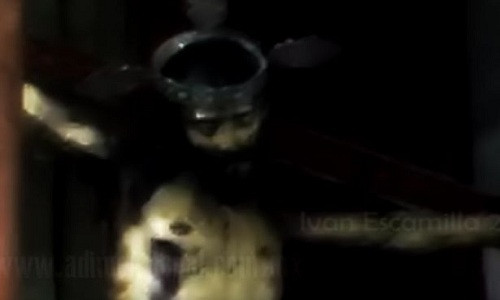 video-tuong-chua-jesus-mo-mat-gay-tranh-cai-1