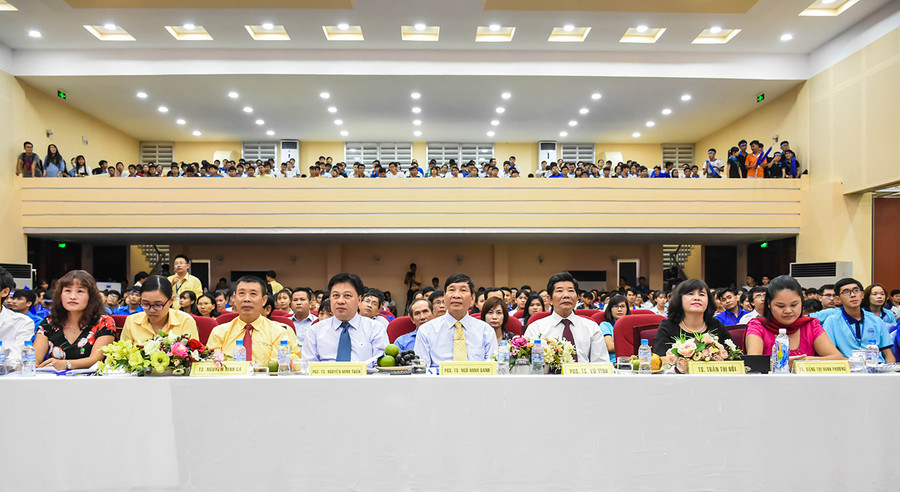 Quảng cảnh Hội trường đêm chung kết Quảng cảnh Hội trường đêm chung kết