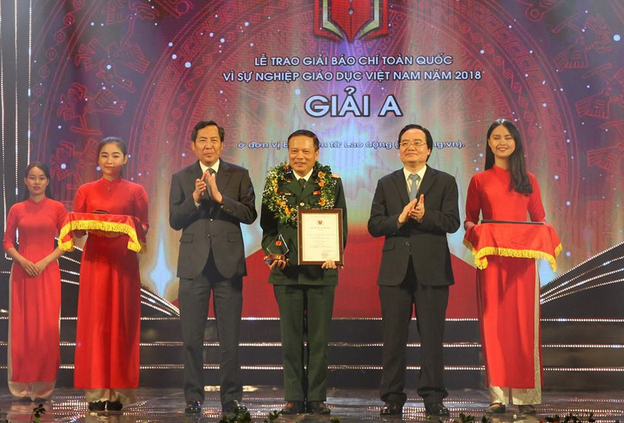 Các tác giả, nhóm tác giả xuất sắc đạt giải A Giải Báo chí toàn quốc “Vì sự nghiệp Giáo dục Việt Nam” năm 2018. Các tác giả, nhóm tác giả xuất sắc đạt giải A Giải Báo chí toàn quốc “Vì sự nghiệp Giáo dục Việt Nam” năm 2018.