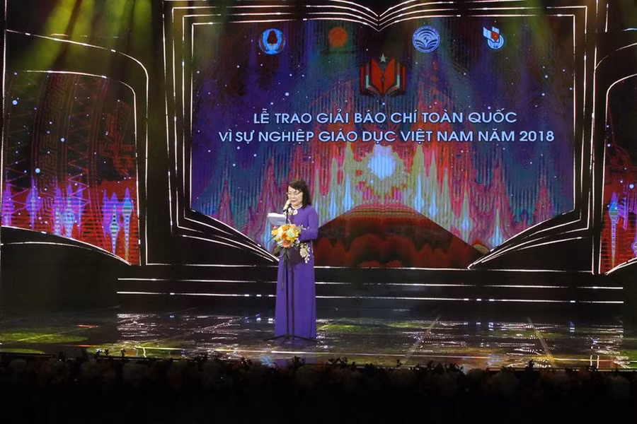 Thứ trưởng Nguyễn Thị Nghĩa phát biểu khai mạc Lễ trao giải Báo chí toàn quốc “Vì sự nghiệp Giáo dục Việt Nam” năm 2018.