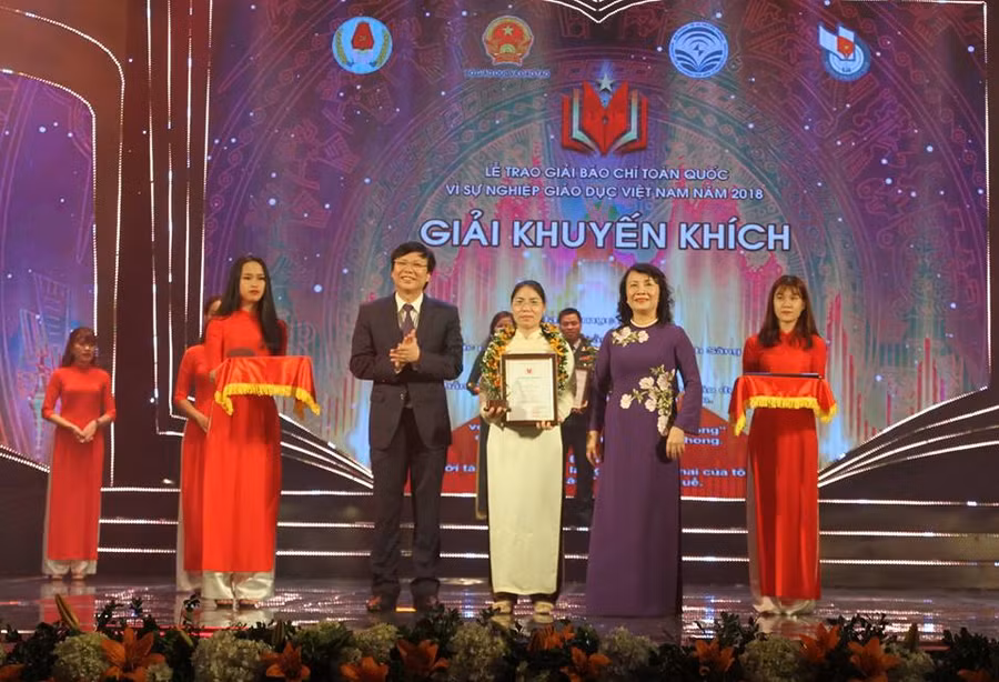 Một số tác giả, nhóm tác giả đạt Giải Khuyến khích giải Báo chí toàn quốc “Vì sự nghiệp Giáo dục Việt Nam” năm 2018.