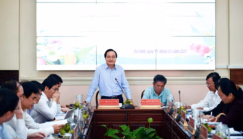 Bộ trưởng Phùng Xuân Nhạ phát biểu tại buổi làm việc với UBND tỉnh Trà Vinh.