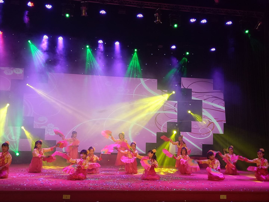 Những tiết mục văn nghệ tại Liên hoan nhóm nhảy thanh thiếu niên quận Cầu Giấy năm 2019. Những tiết mục văn nghệ tại Liên hoan nhóm nhảy thanh thiếu niên quận Cầu Giấy năm 2019.