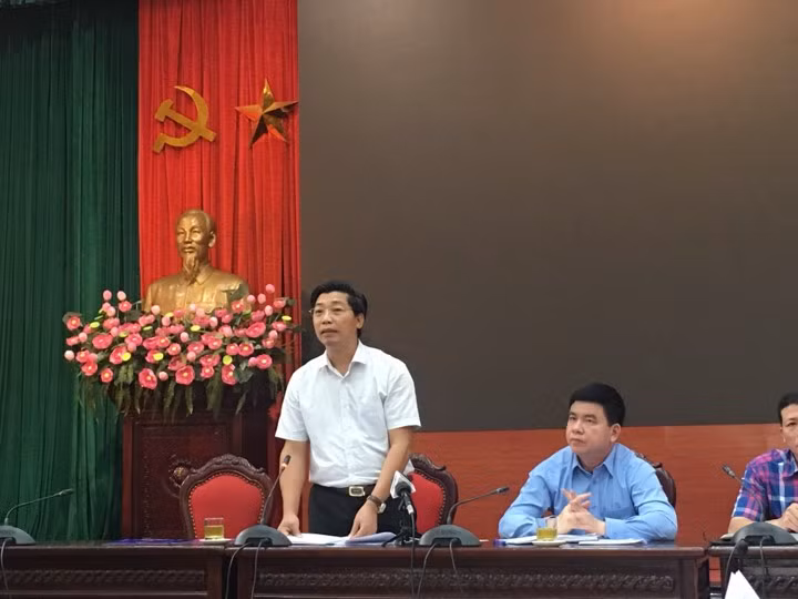 Chủ tịch UBND huyện Thường Tín Kiều Xuân Huy thông tin tại buổi giao ban báo chí.