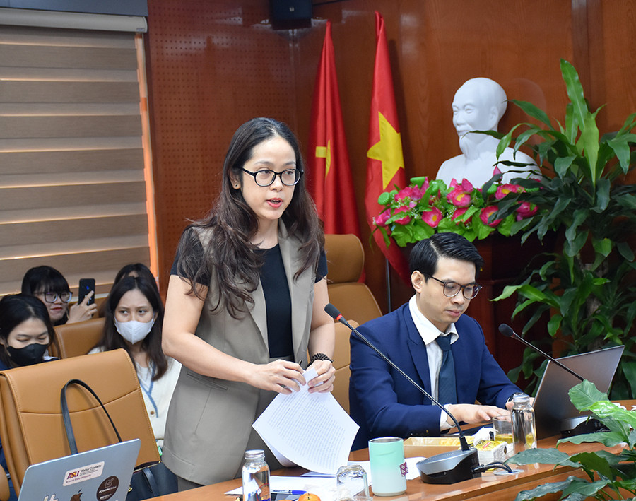 TS. Đinh Thị Thanh Tâm, Phó Trưởng khoa Tuyên truyền, Học viện BC&TT tham luận: “Mô hình truyền thông cá nhân về tăng cường nhận thức về cơ hội từ quá trình chuyển đổi nhằm phát triển bền vững, thích ứng với biến đổi khí hậu thông qua ứng dụng thành tựu khoa học và công nghệ trong kỷ nguyên số” TS. Đinh Thị Thanh Tâm, Phó Trưởng khoa Tuyên truyền, Học viện BC&TT tham luận: “Mô hình truyền thông cá nhân về tăng cường nhận thức về cơ hội từ quá trình chuyển đổi nhằm phát triển bền vững, thích ứng với biến đổi khí hậu thông qua ứng dụng thành tựu khoa học và công nghệ trong kỷ nguyên số”