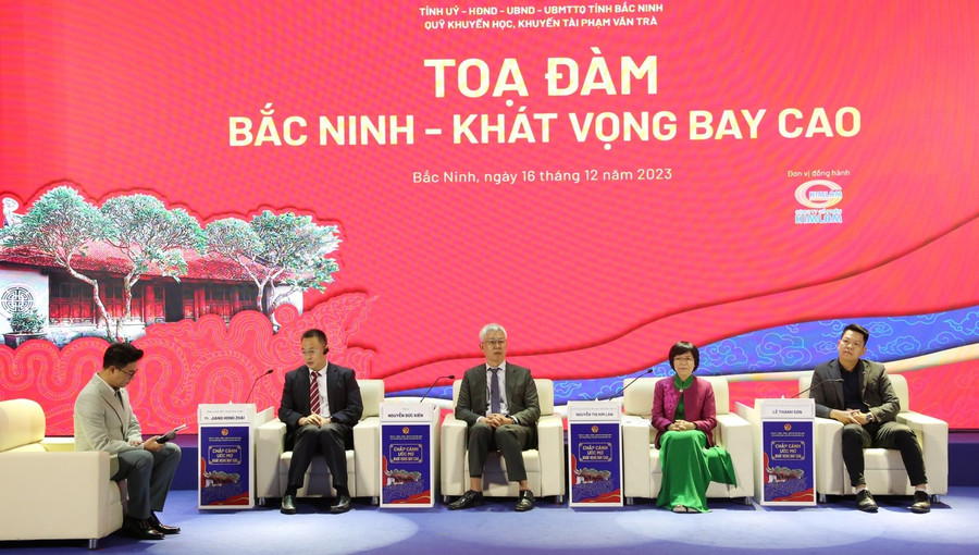 Các khách mời tham gia trao đổi, chia sẻ tại tọa đàm. Các khách mời tham gia trao đổi, chia sẻ tại tọa đàm.