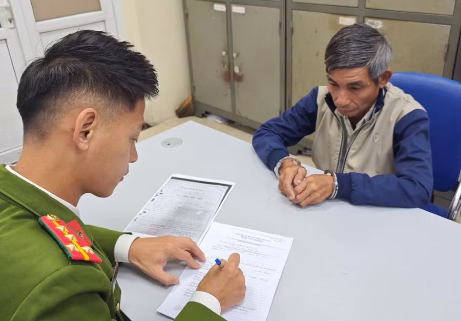 Nguyễn Đình Ý tại cơ quan Công an quận Bắc Từ Liêm.