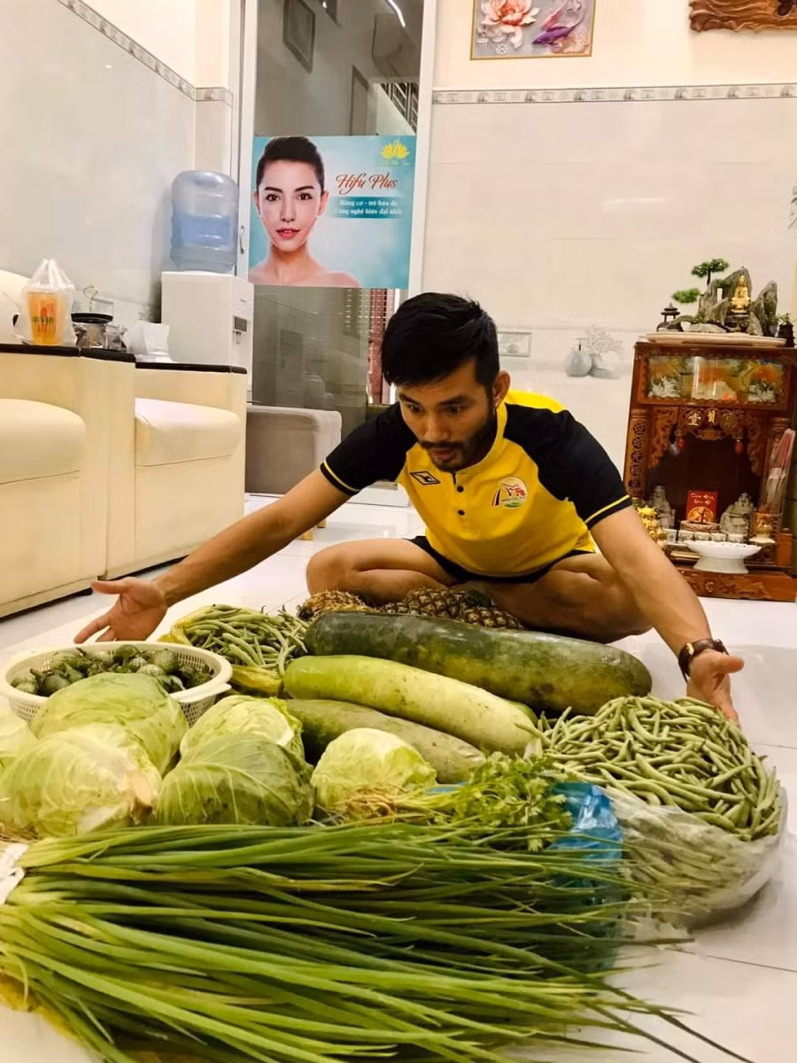 Chuẩn bị hàng cho đợt cứu trợ.