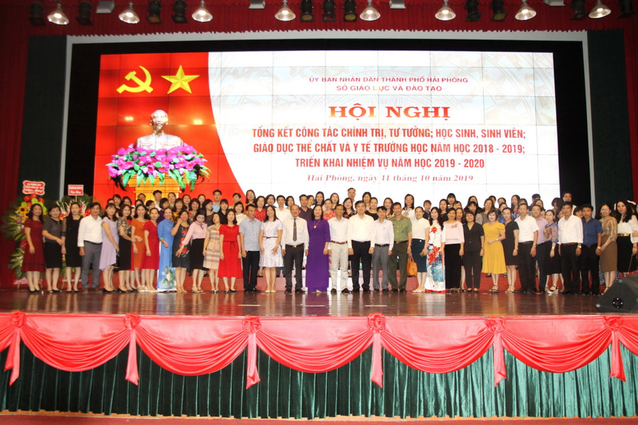 Các đại biểu chụp ảnh lưu niệm Các đại biểu chụp ảnh lưu niệm