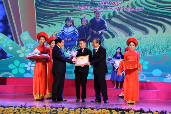 Tuyên dương 161 học sinh, sinh viên dân tộc thiểu số