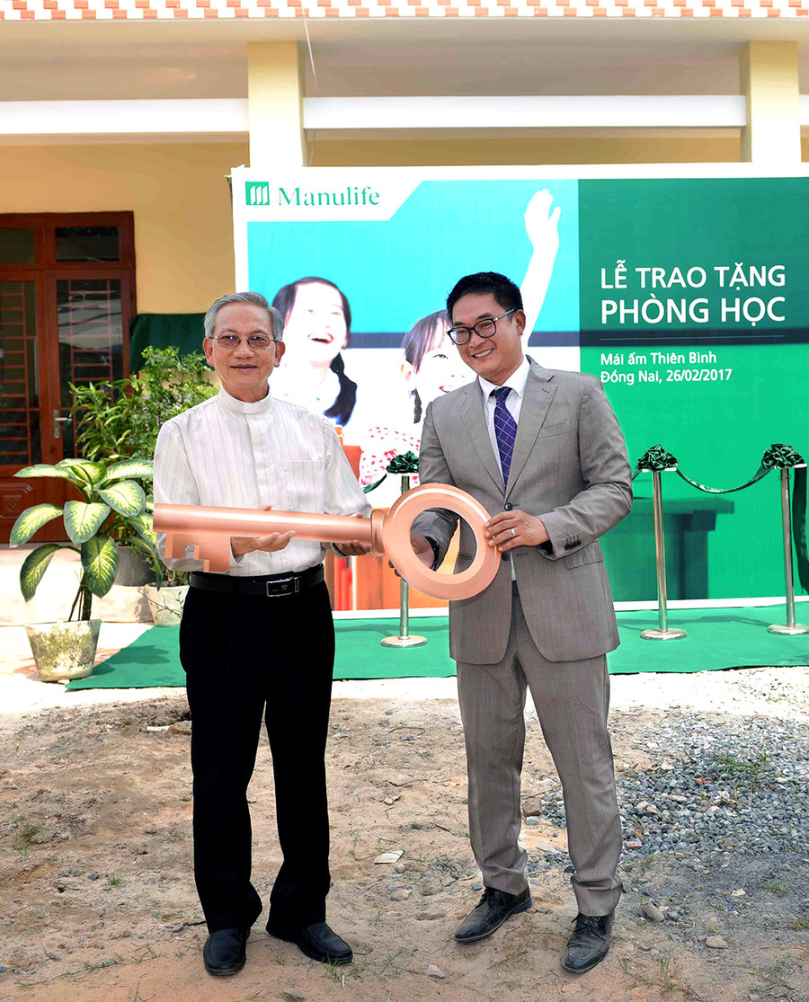 Trao chìa khóa tượng trưng Trao chìa khóa tượng trưng