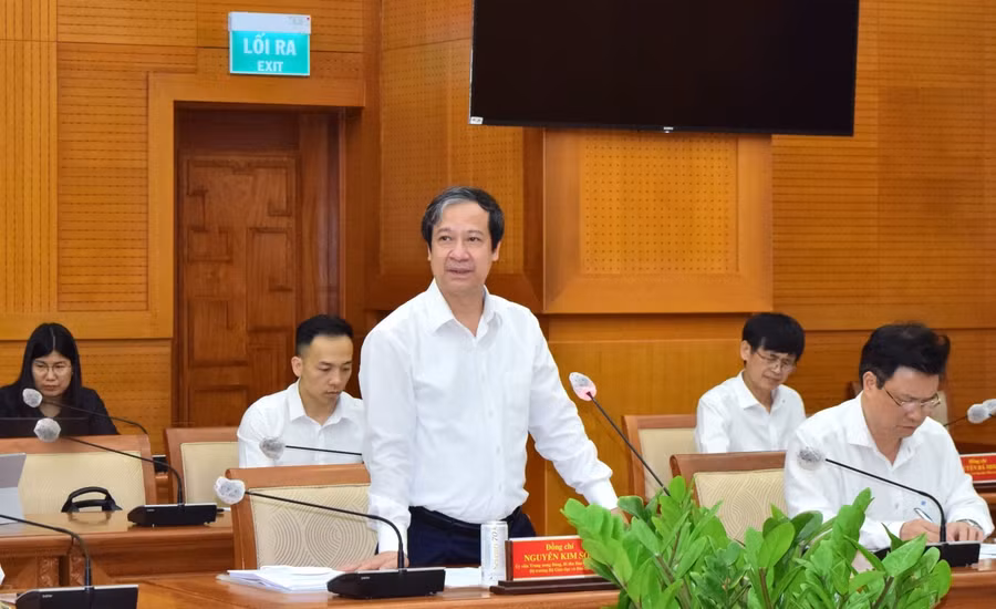 Bộ trưởng Nguyễn Kim Sơn phát biểu tại buổi làm việc.