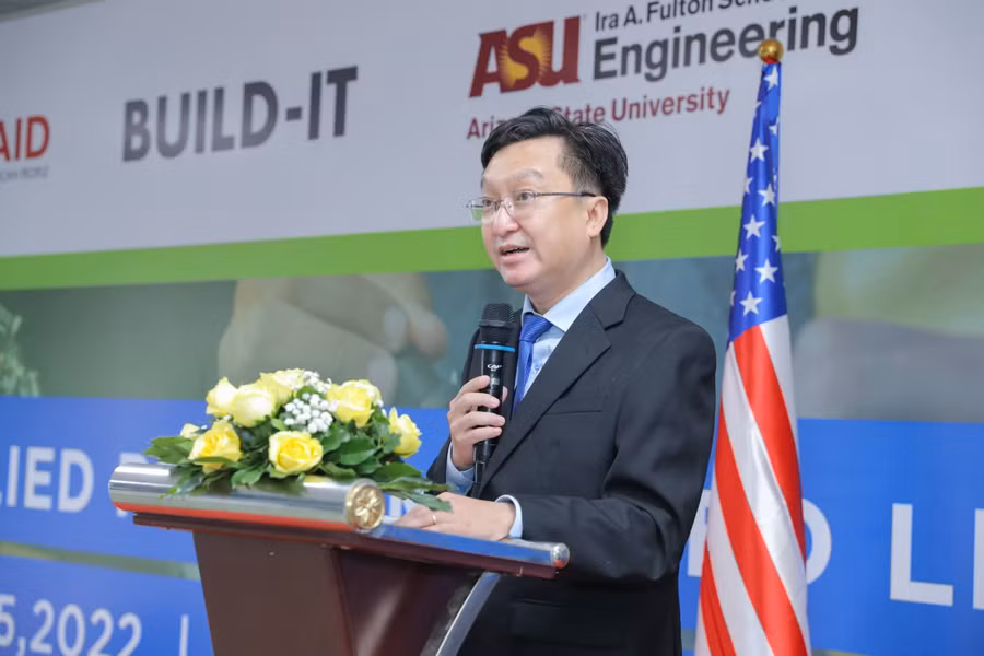 Ông Nguyễn Bảo Quốc - Phó Giám đốc Sở GD&amp;ĐT TPHCM phát biểu tại phiên khai mạc sự kiện.