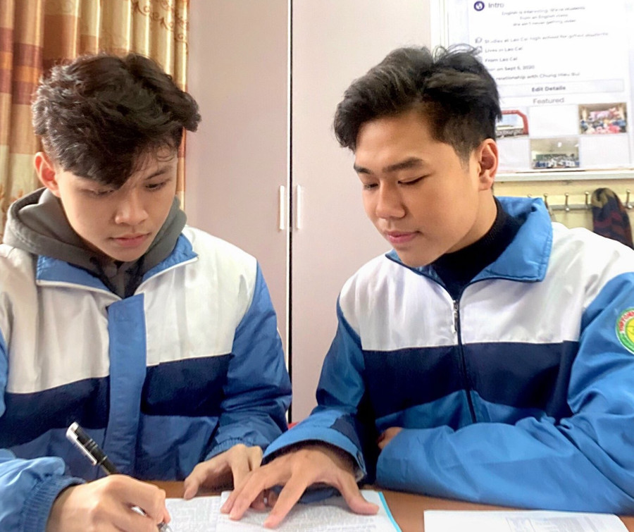 Học sinh lớp 12 Trường THPT Chuyên Lào Cai. Học sinh lớp 12 Trường THPT Chuyên Lào Cai.