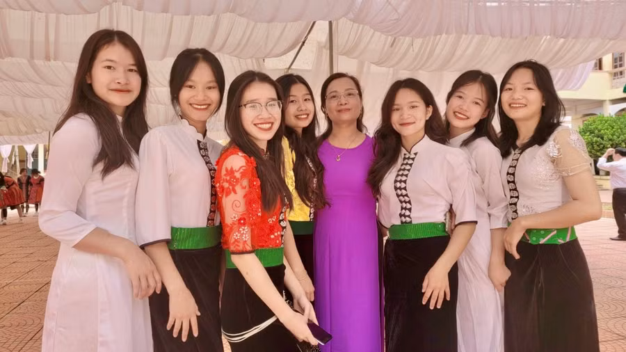 Cô và trò Trường PTDTNT THCS&amp;THPT huyện Bắc Yên, tỉnh Sơn La.