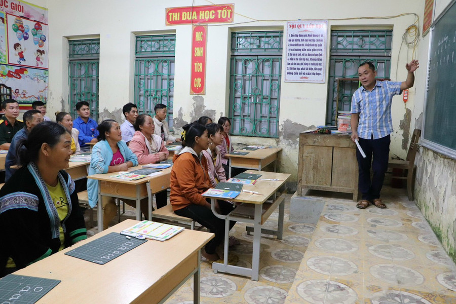 Một lớp xoá mù ở huyện Phong Thổ, tỉnh Lai Châu.