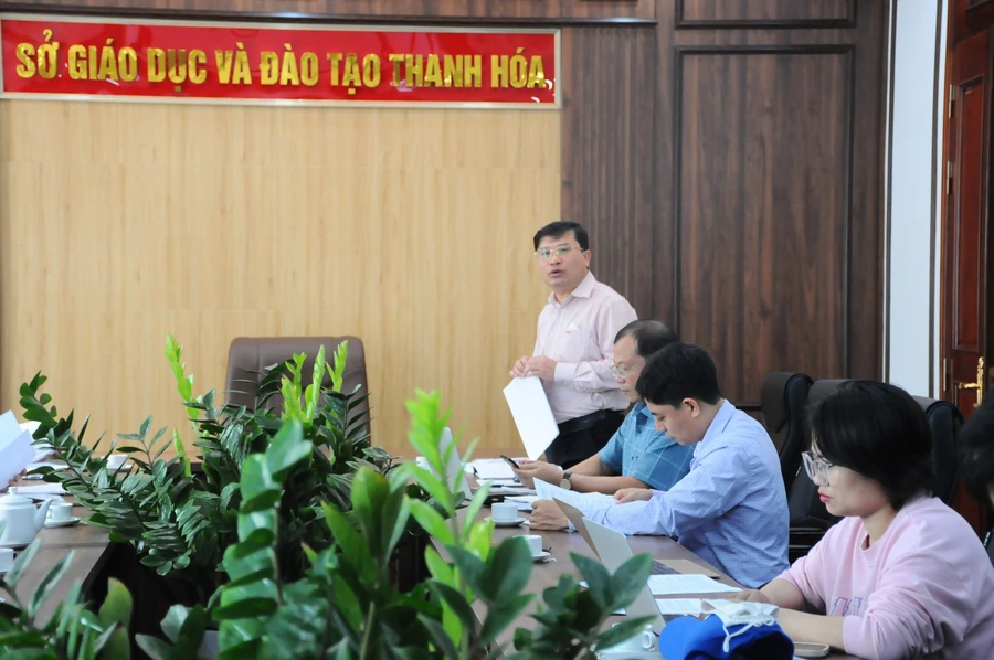 Quang cảnh buổi làm việc.