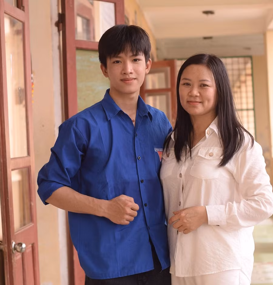 Cô Ngô Thị Thuý Nga luôn cố gắng dành tâm huyết của mình để giảng dạy cho học sinh.