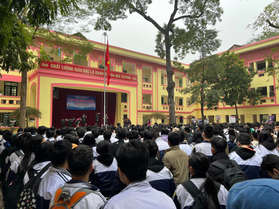 Học sinh Trường THPT Đống Đa, TP. Hà Nội.