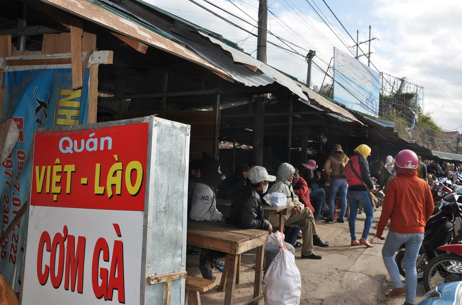 Khu vực diễn ra các hoạt động đổi tiền tại khu vực cửa khẩu quốc tế Lao Bảo (Quảng Trị).