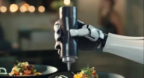 Robot giúp con người tiết kiệm thời gian, sức lực