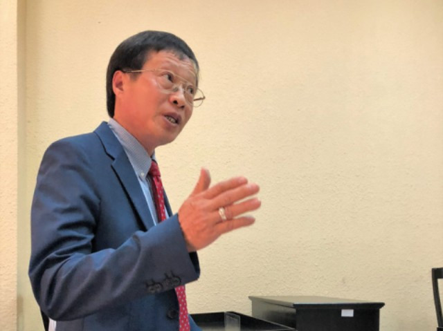 GS.TS Luật sư Nguyễn Vân Nam tranh luận tại phiên tòa