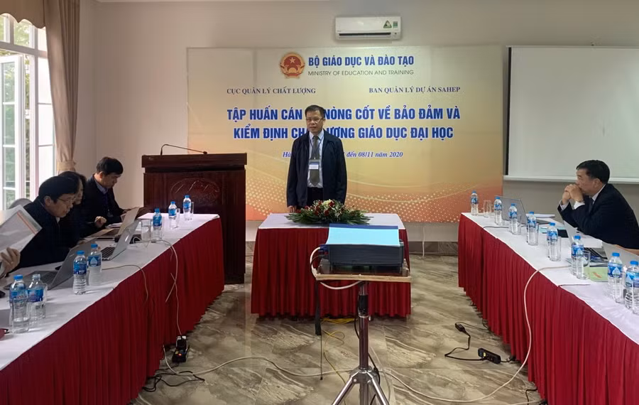 TS Lê Mỹ Phong phát biểu khai mạc khóa tập huấn