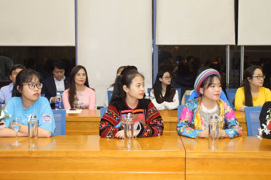 Các đại biểu dự lễ tổng kết.