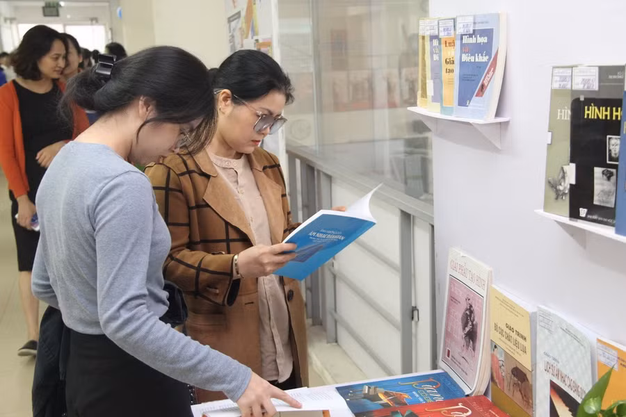 Ngày hội sách của Trường Đại học Sư phạm Nghệ thuật Trung ương. 