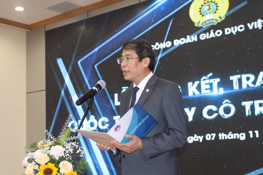 Ông Vũ Minh Đức- Chủ tịch Công đoàn GDVN tổng kết cuộc thi.